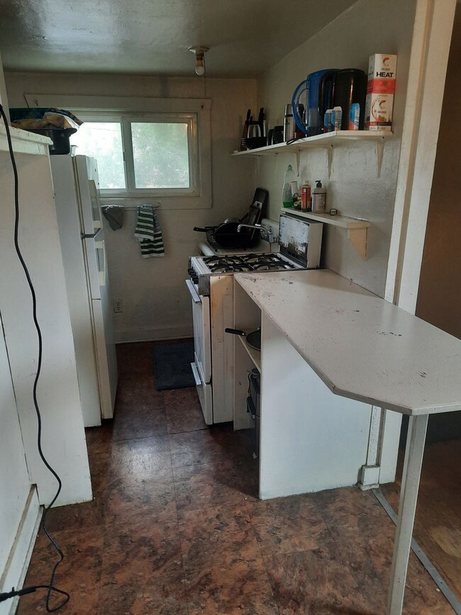 Building Photo - Bright Studio Apartment in Downtown Golden...