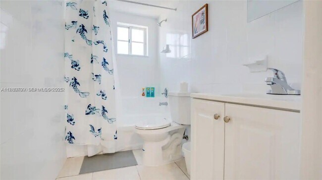 Building Photo - 328 NW 12th Ave