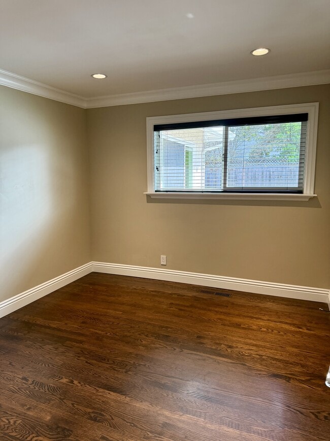 Building Photo - 1586 Stapleton Ct