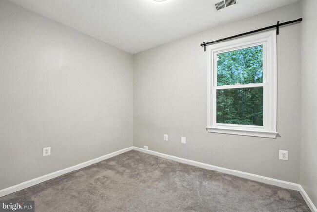 Building Photo - 11109 Ravine Dr