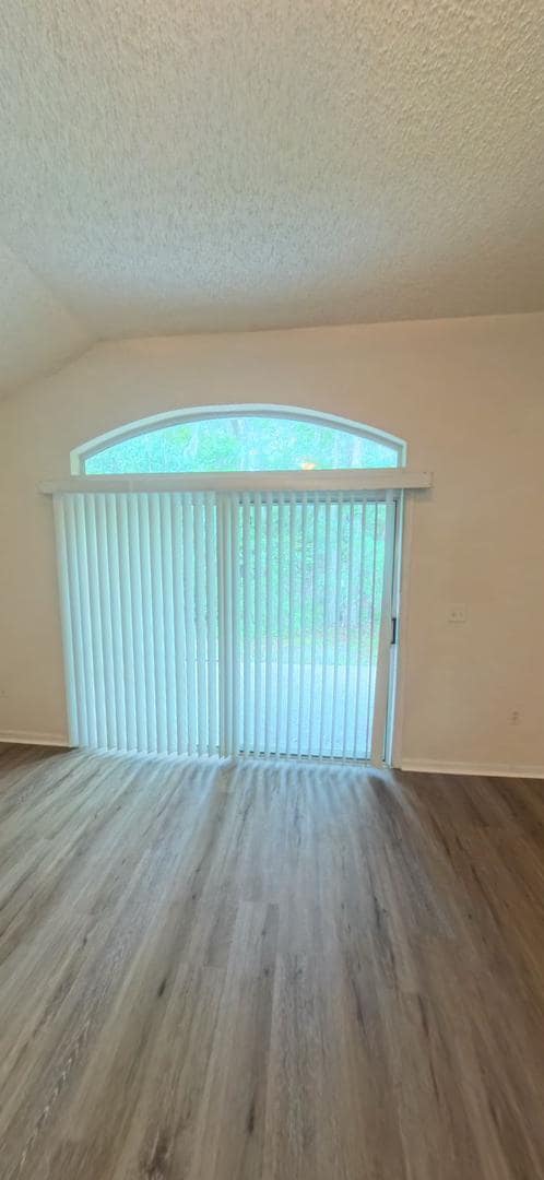 Building Photo - "Charming 3-Bedroom Retreat with 2 Full Baths on Hannah Stables Drive!"