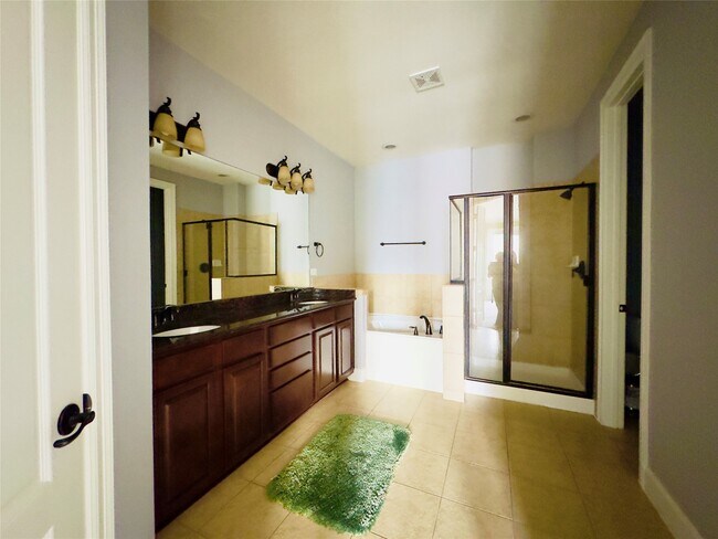 Building Photo - 14535 San Pietro Dr