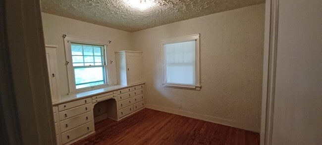 Building Photo - New Paris 2 bedroom house