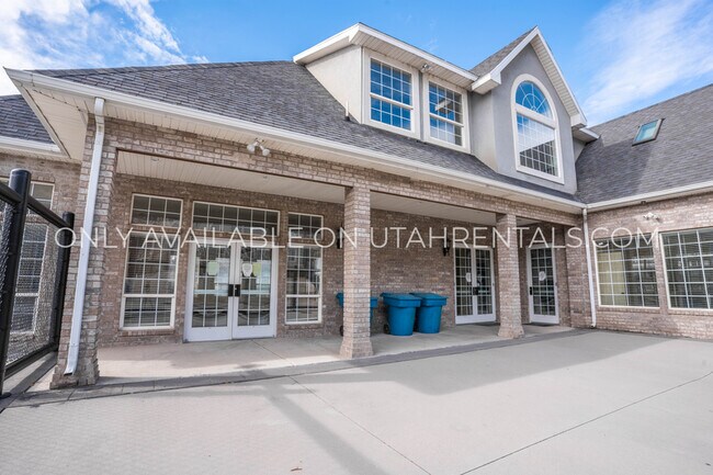 Building Photo - 331 Belmont Pl