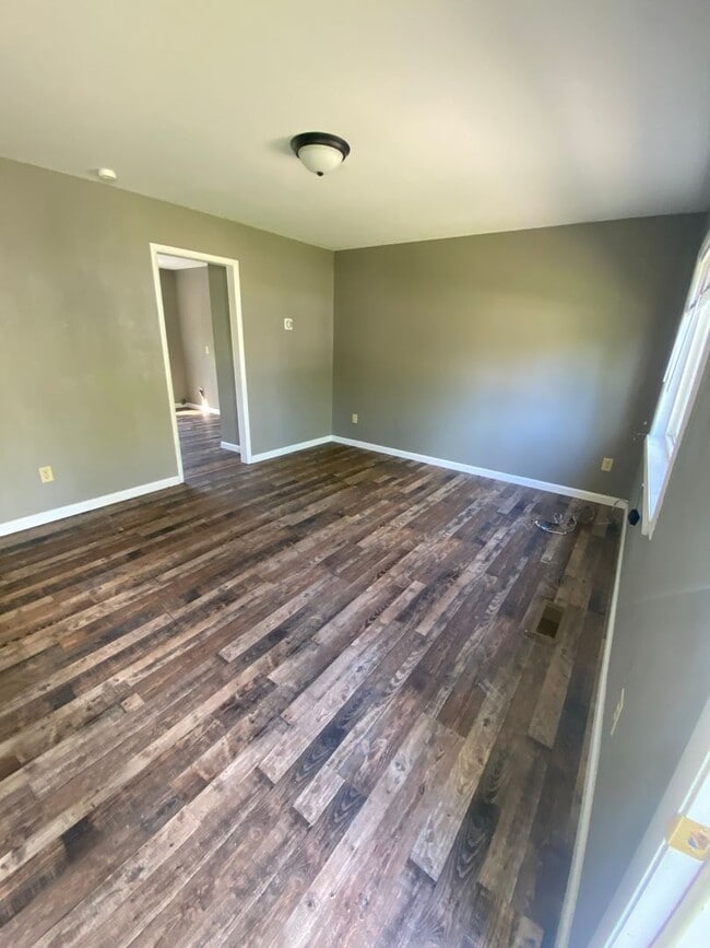 Building Photo - 617 W Owens St