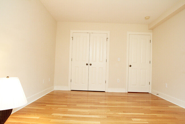 Building Photo - 109 Forest St
