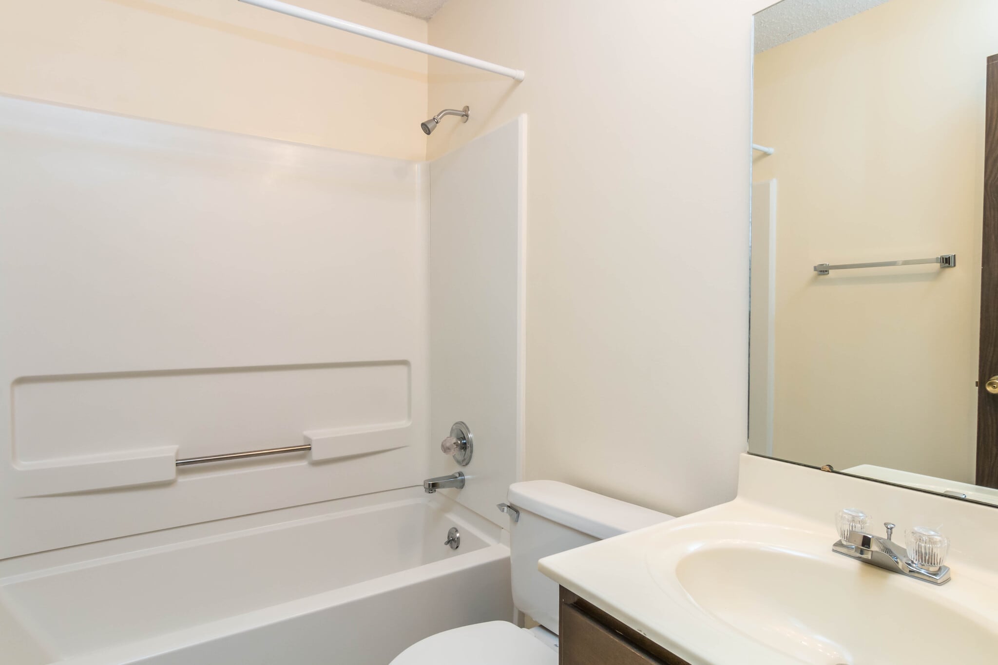 Building Photo - 811 Dondee Dr
