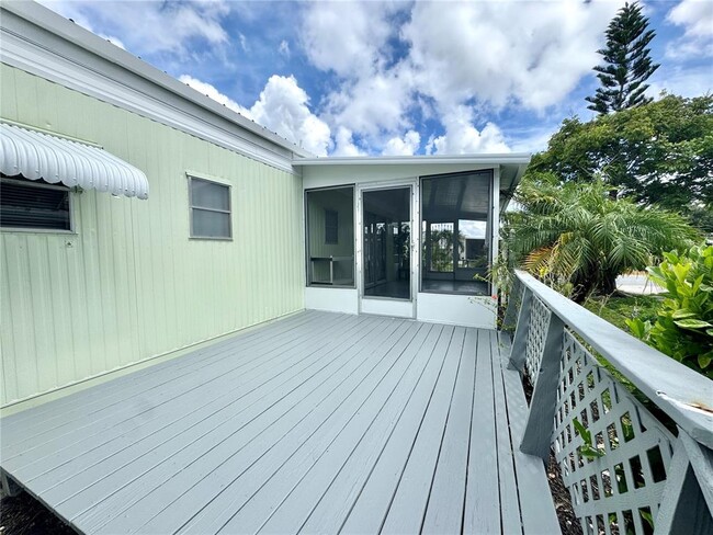 Building Photo - 410 49th Ave Terrace W