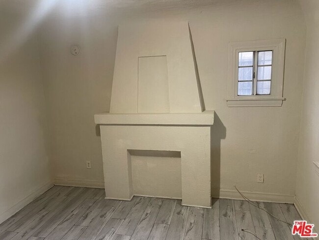 Building Photo - 6009 S Halldale Ave