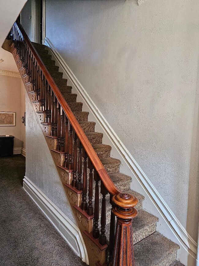 Building Photo - 936 Main St