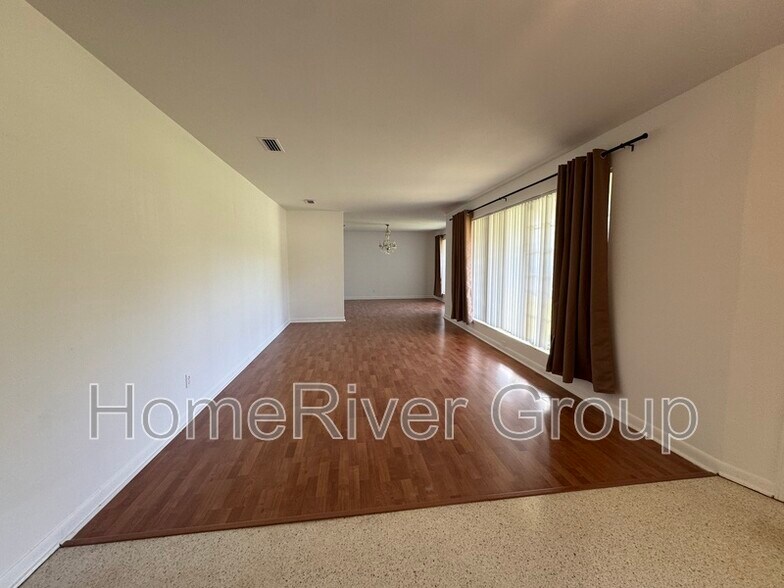Building Photo - 2907 Caballero Dr