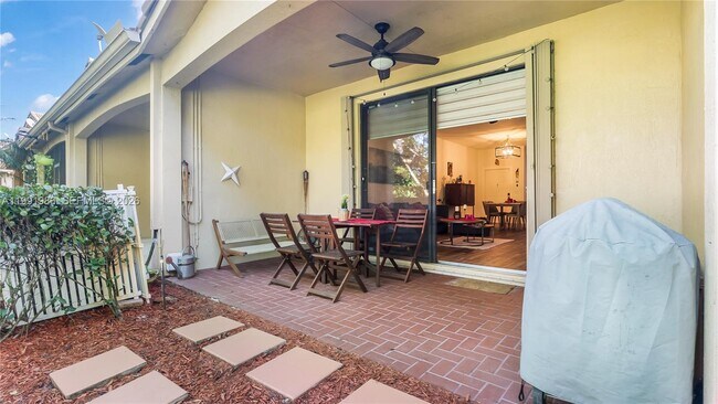 Building Photo - 3889 Tree Top Dr