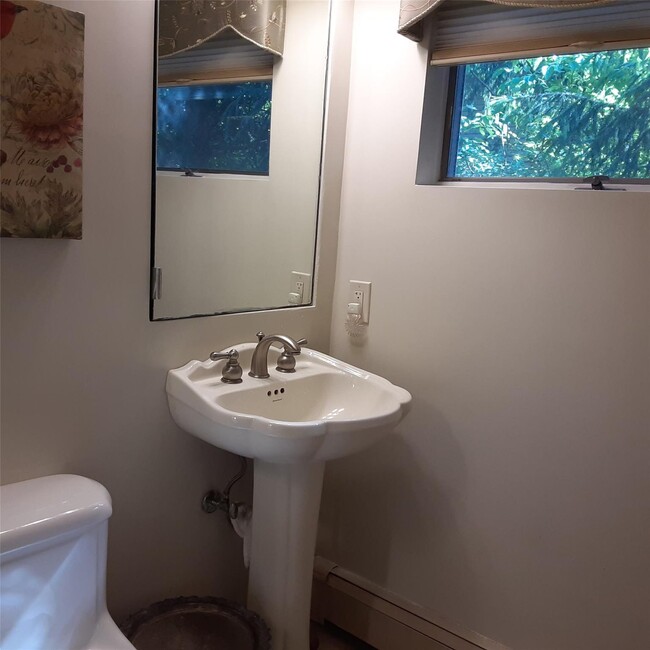 Building Photo - 74 Rockland Dr