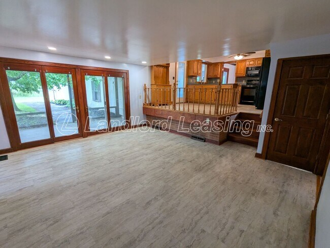 Building Photo - Spacious Split-Level Home in Columbia Stat...