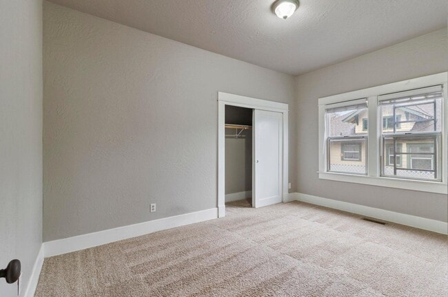 Building Photo - 7 Rose Ave