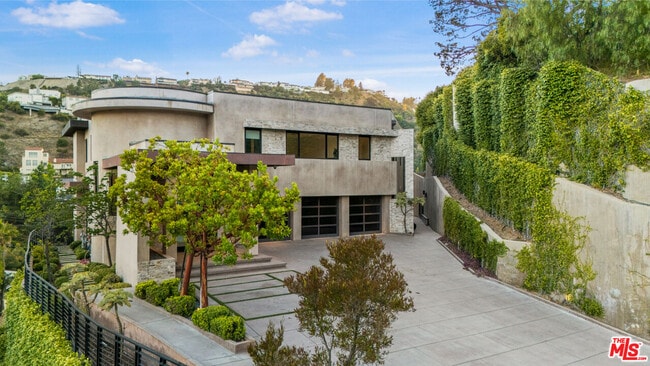 Building Photo - 2501 Zorada Dr