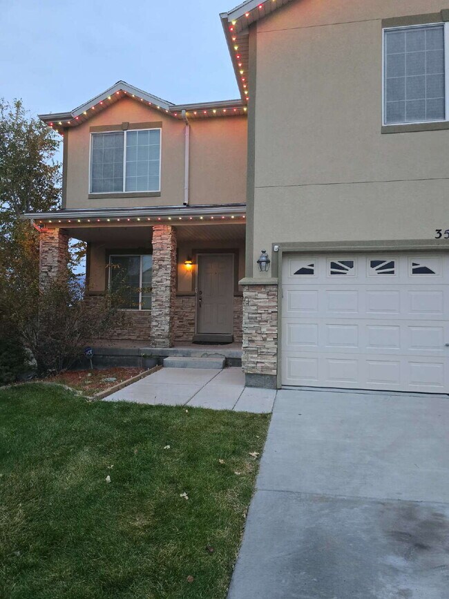 Building Photo - "Single Family Home with Incredible View!"