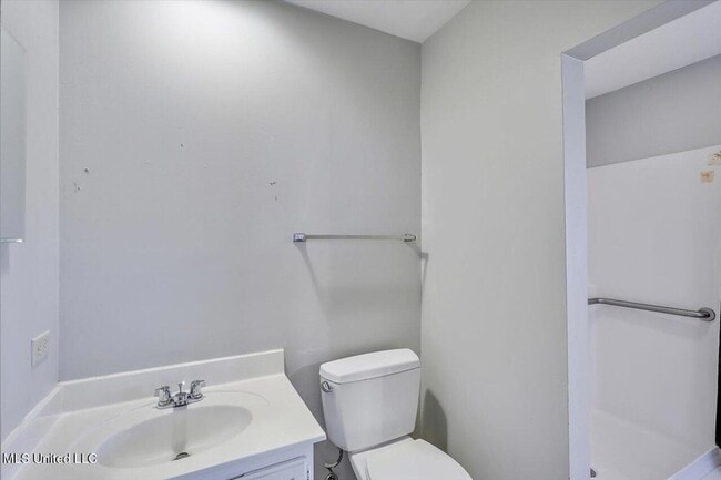 Building Photo - 167 Lakebend Cir