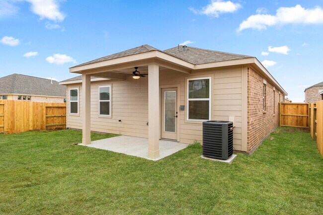 Primary Photo - 1111 Whispering Winds Dr