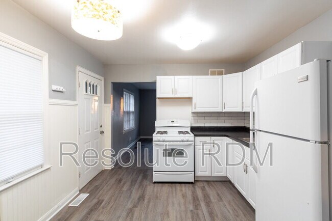 Building Photo - 1128 Sterling St