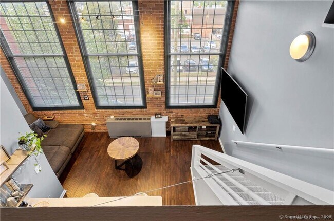 Building Photo - 25 Grand St
