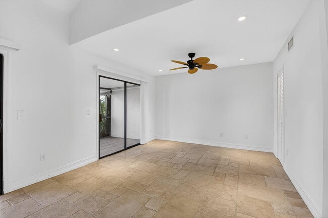 Building Photo - 10253 Riverbend Terrace