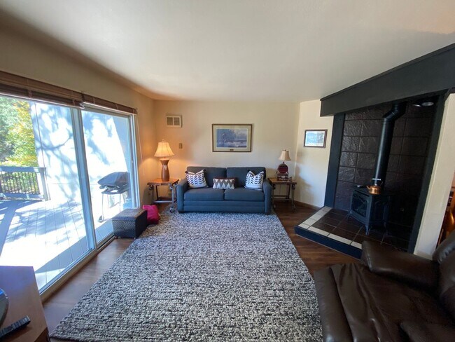 Building Photo - Donner Lake Condo | 1-Year Lease | $2,900/mo