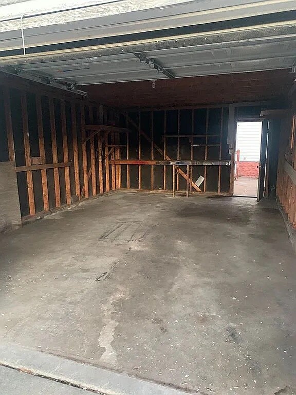 Building Photo - 2230 S 6th St