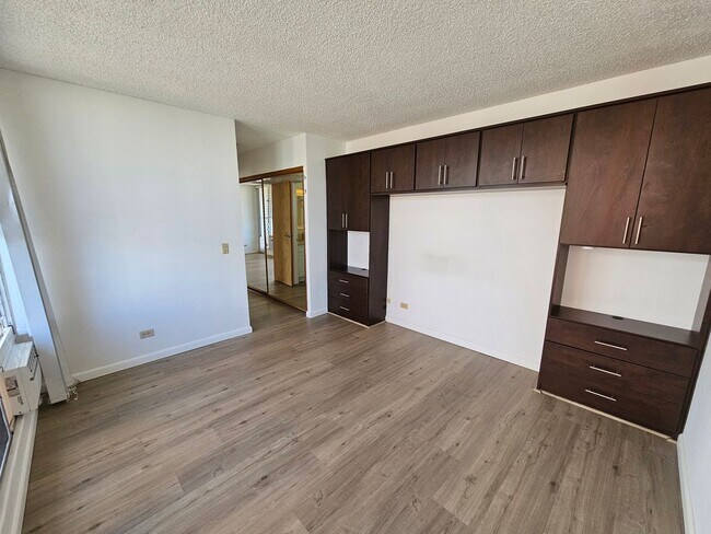 Building Photo - Window AC. Two parking Option