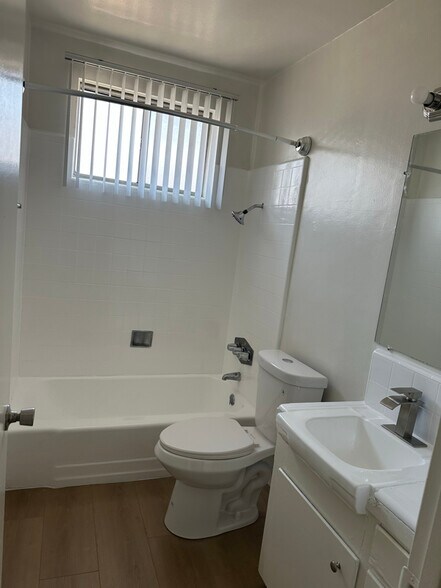 Primary Photo - 8200 Owensmouth Ave