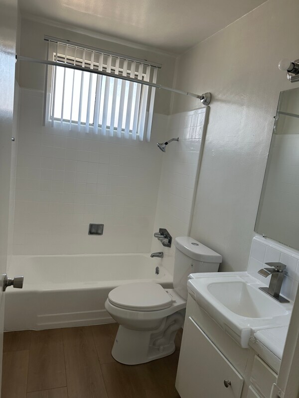 Building Photo - 8010 Owensmouth Ave