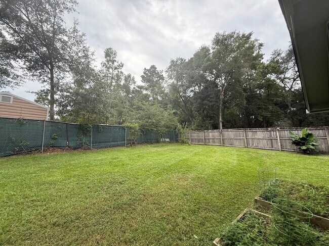 Building Photo - 2026 Rob Way