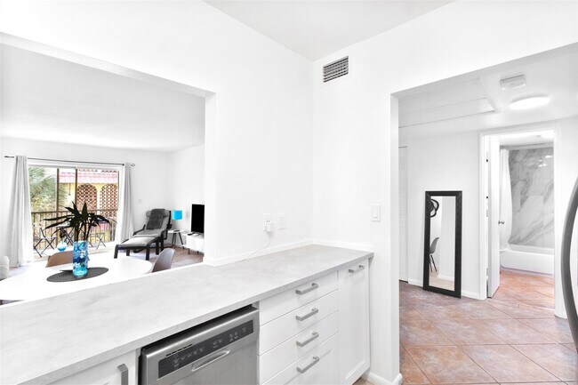 Building Photo - 251 S Cypress Rd