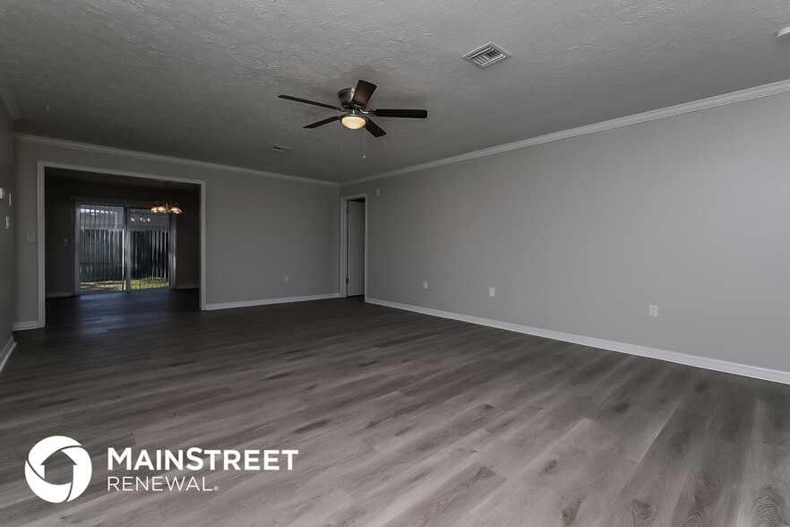Building Photo - 7900 Lightfoot Dr
