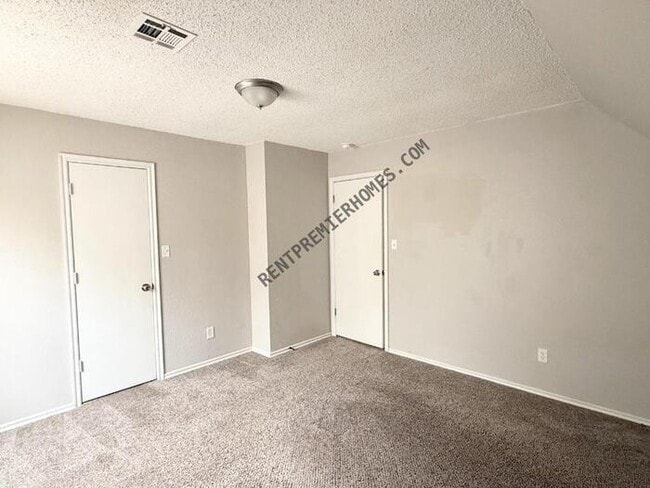 Building Photo - 1110 E 137th Pl