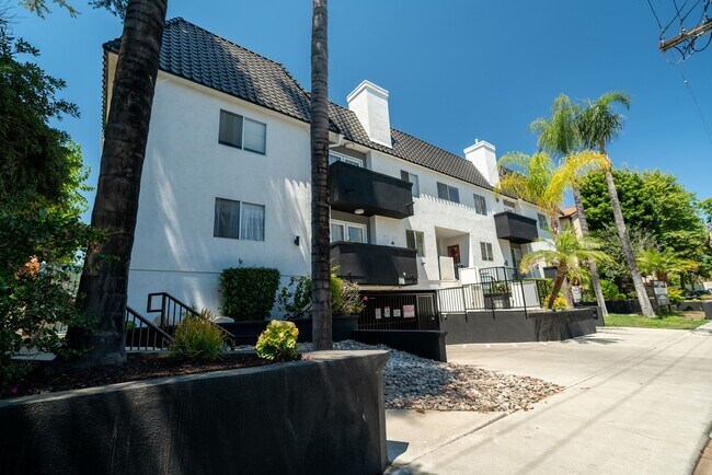 Building Photo - Buena Ventura