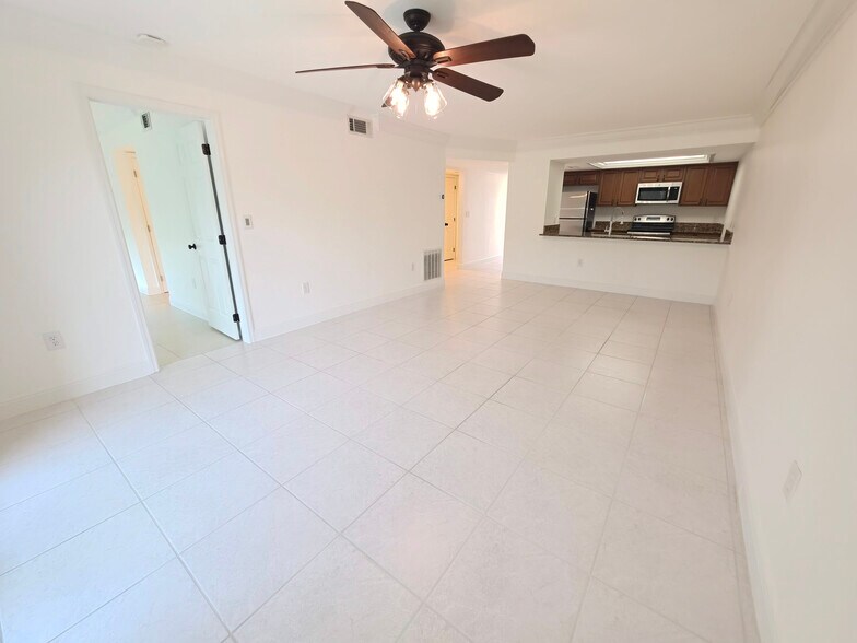 Living and Dining Space - 154 Cypress Way E