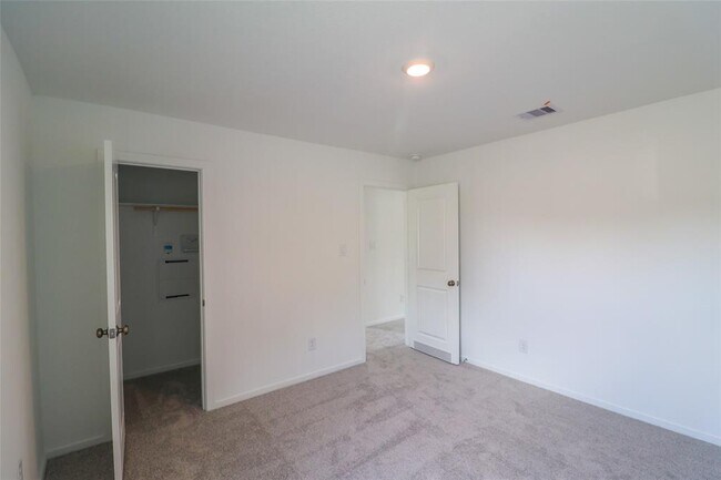 Building Photo - 31371 Black Cherry St