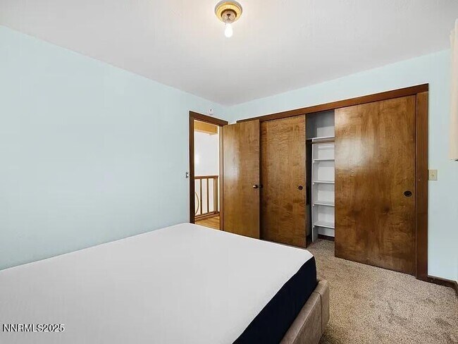 Building Photo - 445 Country Club Dr