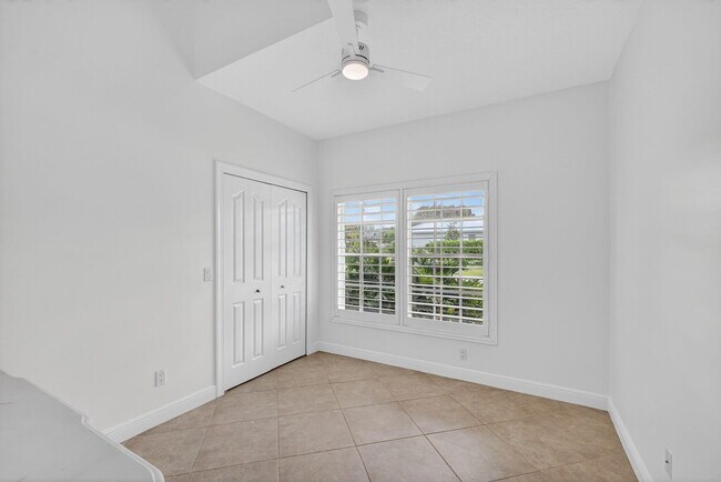 Building Photo - 8401 SE Ketch Ct