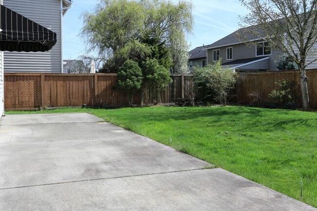 Building Photo - Two Story in Salmon Creek!