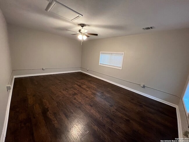 Building Photo - 333 E Woodlawn Ave