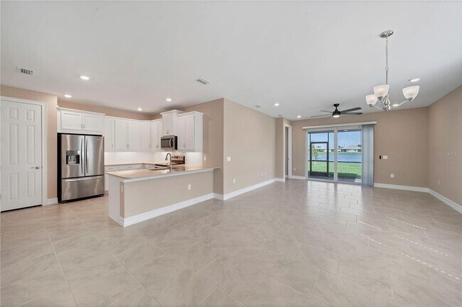 Building Photo - 305 Ibiza Lp