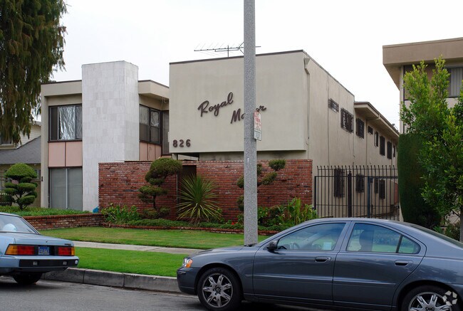 Building Photo - 826 S. Flower Street