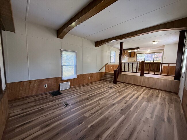 Building Photo - 2 Bedroom 1 Bath Mobile Home in Greeneville, TN