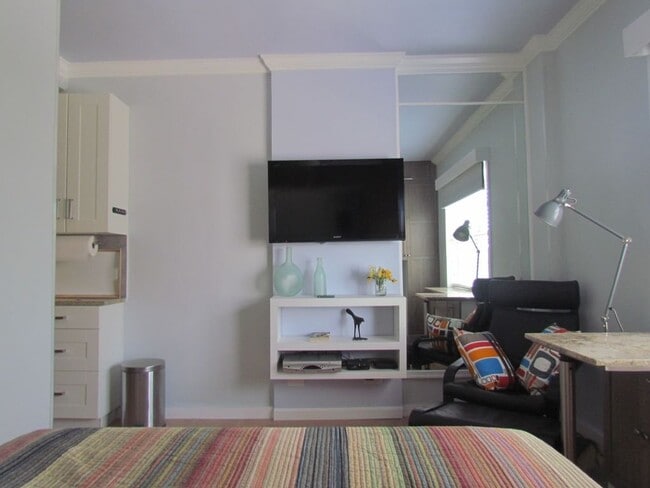 Building Photo - 918 Ocean Dr