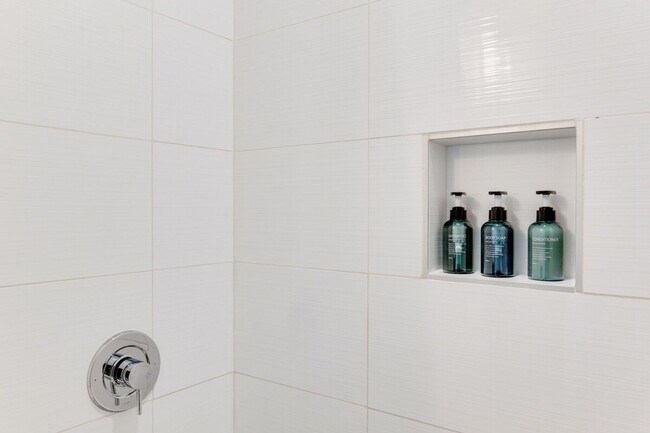 Building Photo - 2319 Franklin Ave E