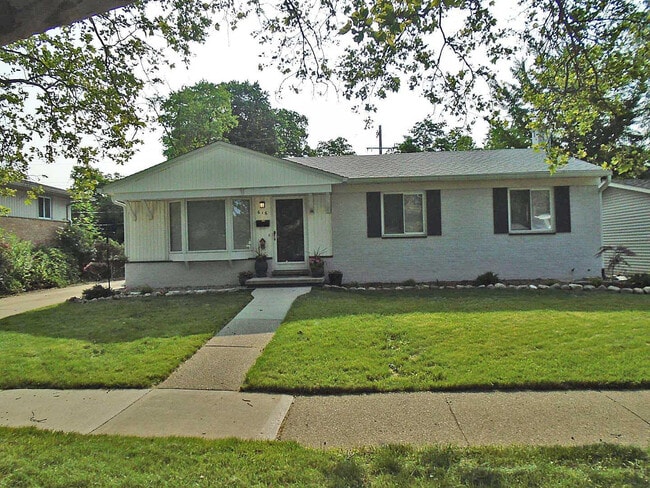 Primary Photo - 616 Leona Dr