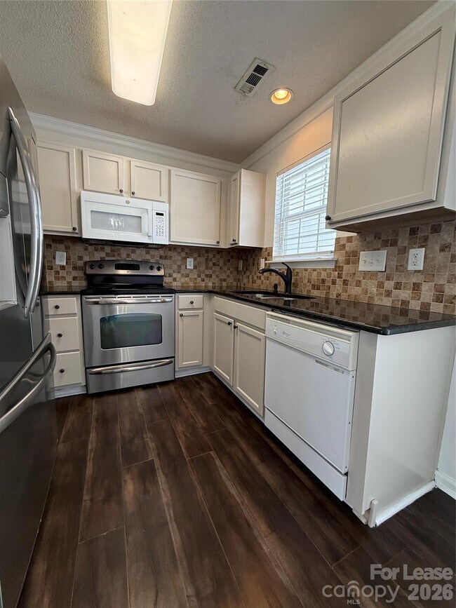 Building Photo - 109 Forester St