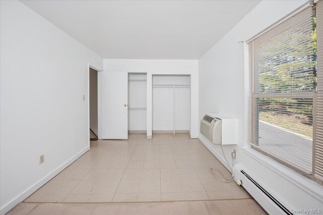 Building Photo - 501 Maplewood Gardens